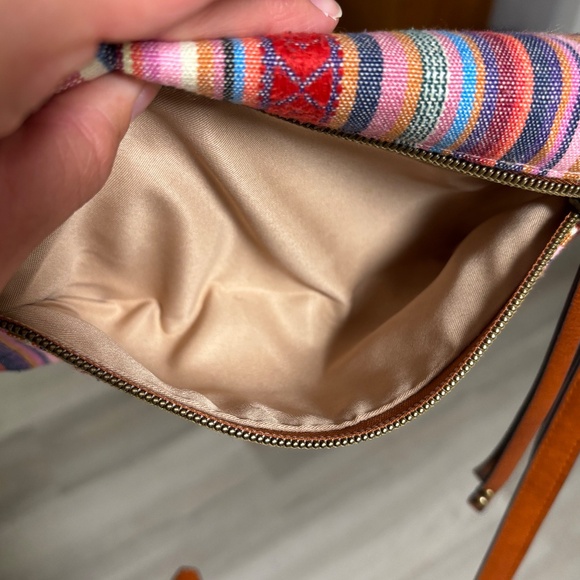 Women's T-Shirt & Jeans Serape Embroidered Crossbody - Picture 15 of 16